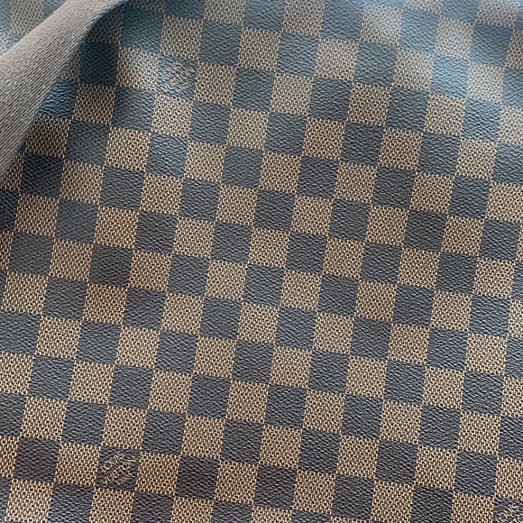 Authentic Louis Vuitton Men Messenger Shoulder Bag - Picture 10 of 10